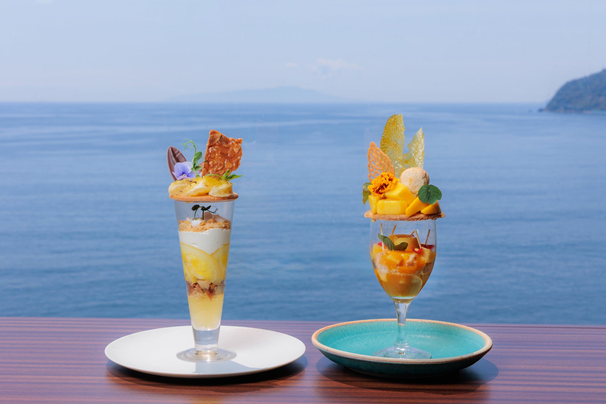 ホテルニューアカオ 絶景カフェ「花の妖精」に初夏を彩る新作パフェ2種が登場