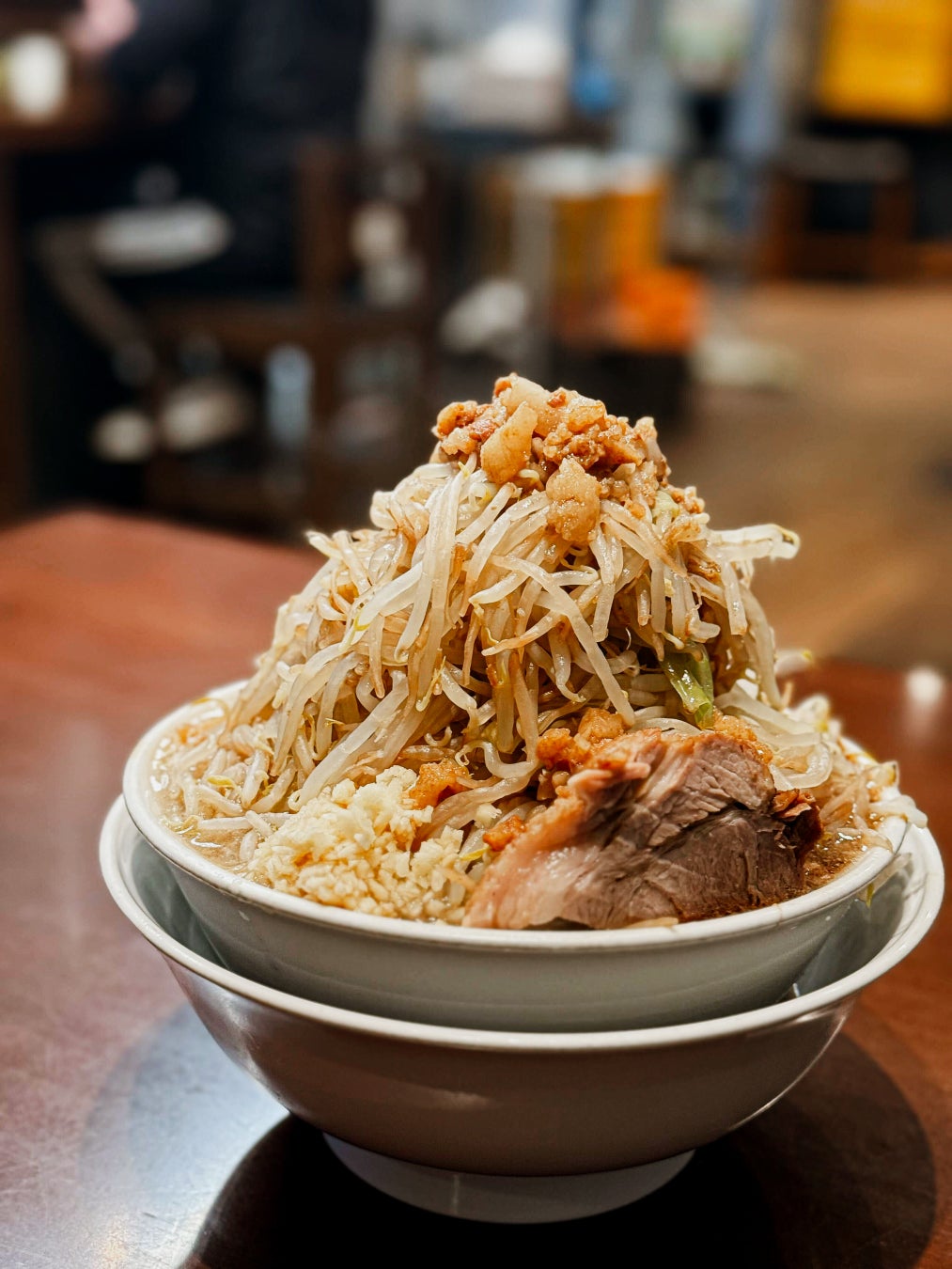 「いってらっしゃい！」が響く異色のラーメン店・限界を超えろが日吉へ　47都道府県出店を掲げるG系ブランド、神奈川の扉を開く