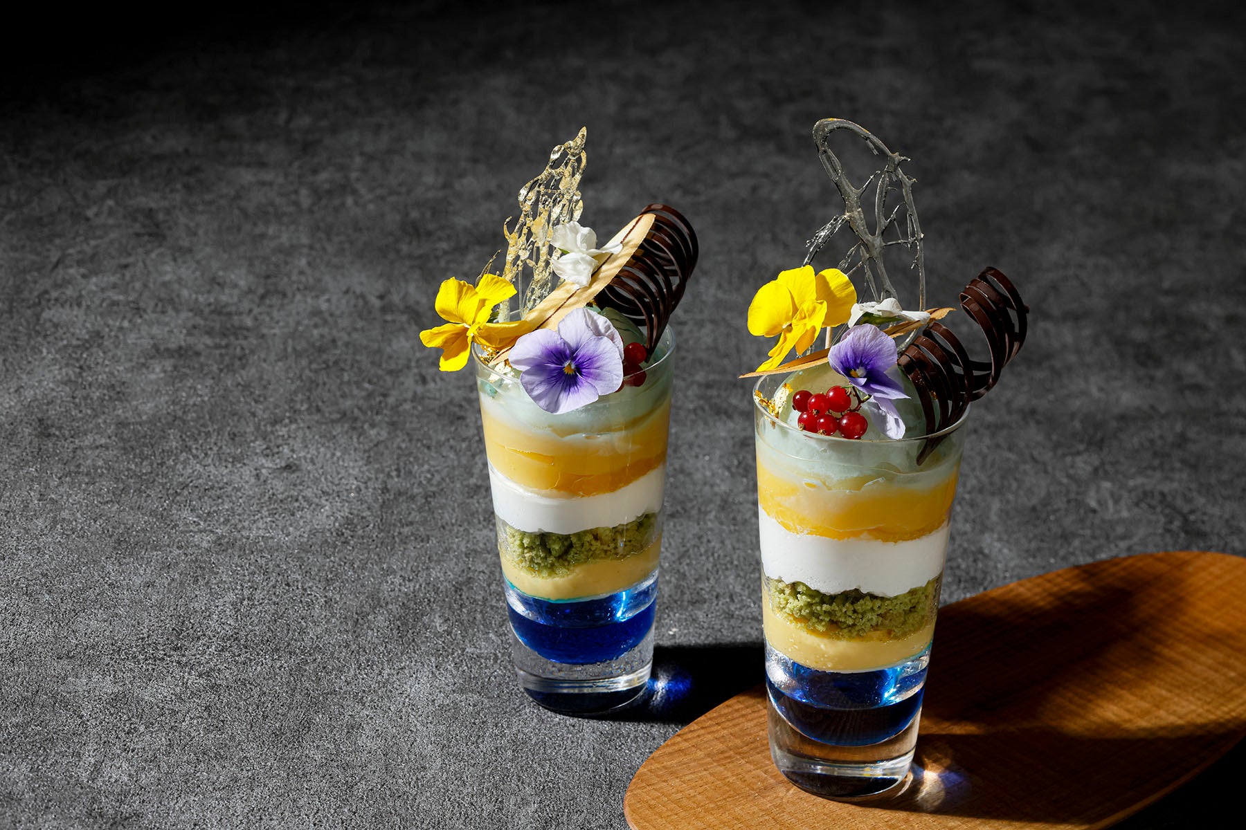 【グランドニッコー東京 台場】『白桃とブルーキュラソーが彩る 夏夜の締めパフェ』提供期間：2026年7月1日（水）～8月31日（月）