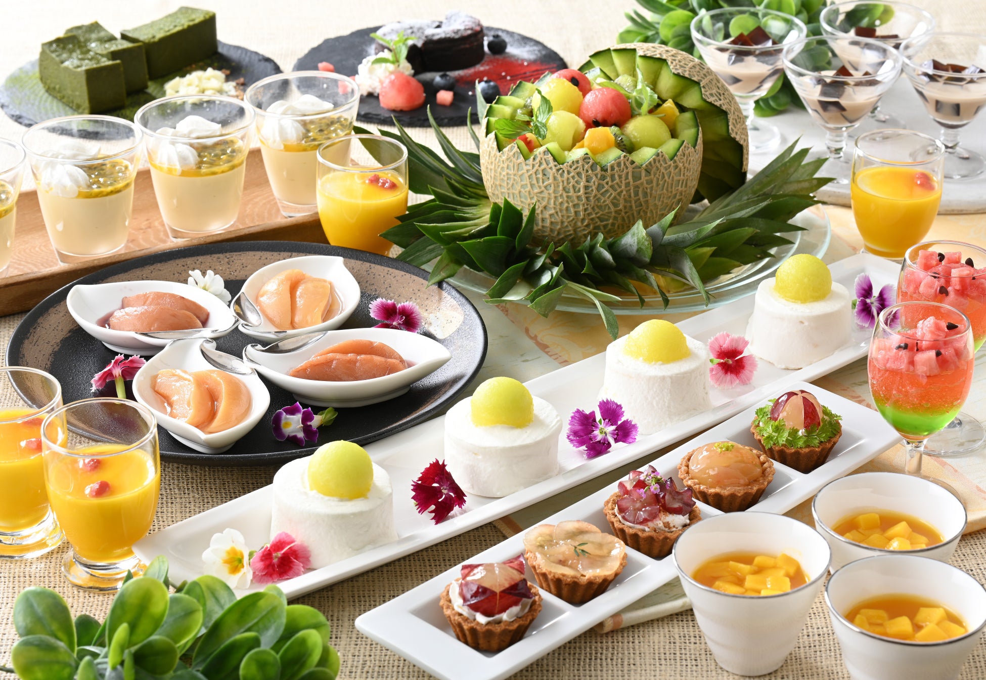 【リーガロイヤルホテル広島】トロピカルスイーツビュッフェとスパイス料理を楽しむ『スパイス×トロピカル 夏の欲張りビュッフェ』を開催
