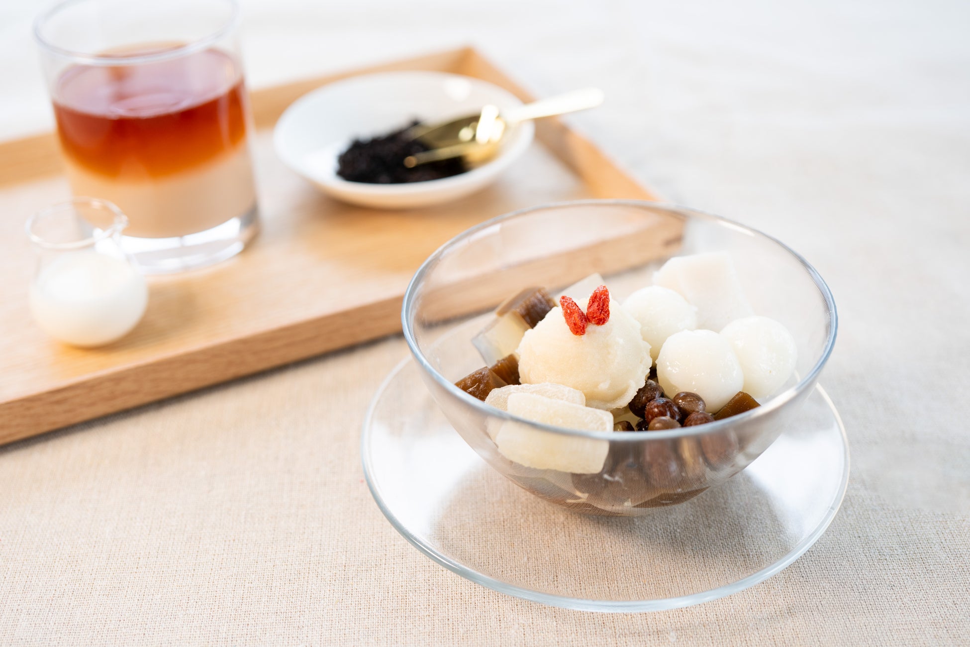 【期間限定】紅茶寒天×ミルク餡。まるでミルクティーのような「紅茶ミルクあんみつ」が登場