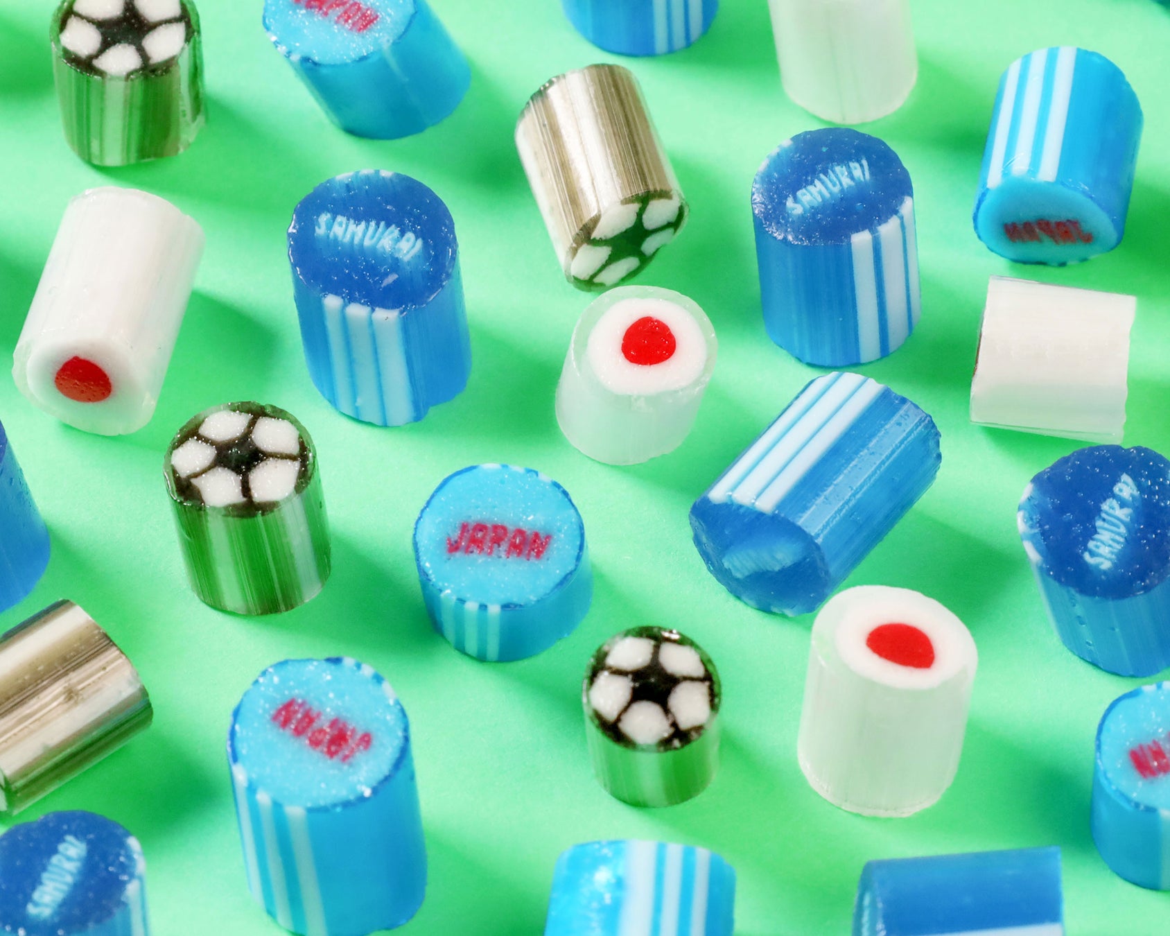 勝利の願いを込めて。サッカー愛がぎゅっと詰まったキャンディが登場　PAPABUBBLEのサッカーシリーズ　6月13日より発売