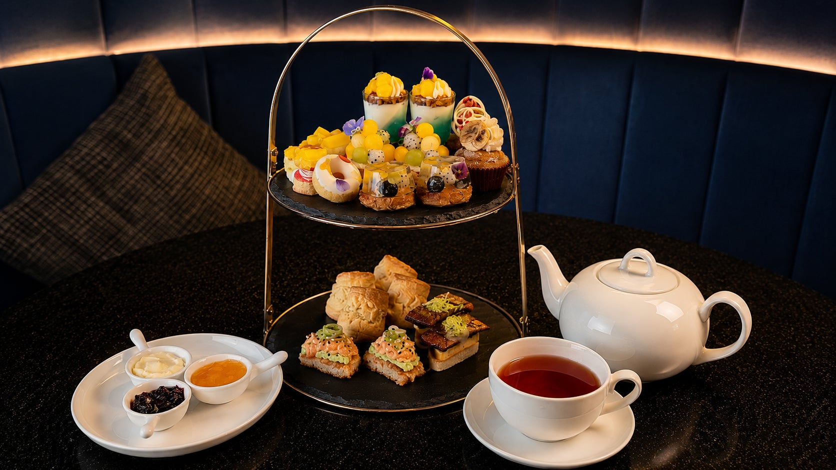 【アロフト・バイ・マリオット大阪堂島】、夏限定 Tropical Afternoon Tea とメロンパフェがW XYZ Barに登場
