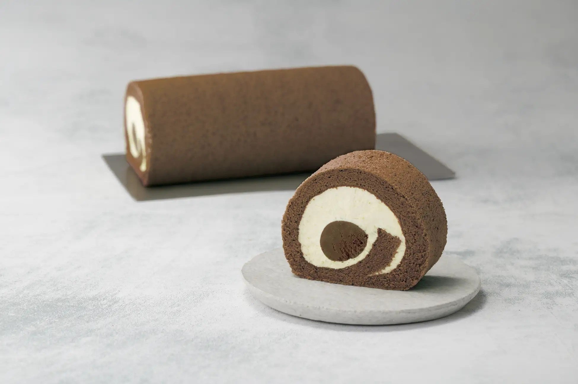 nana’s green tea、店舗で好評の「ほうじ茶ロールケーキ」を公式オンラインストアで6月17日より販売開始！
