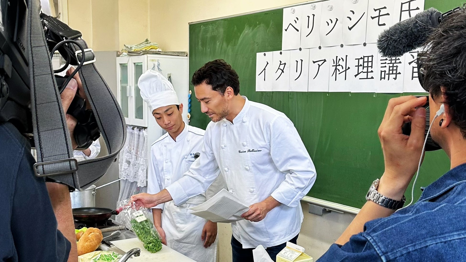 秋田の未来を担う高校生たちへ――イケメン料理研究家ベリッシモ氏が国学館高等学校で特別料理教室を開催