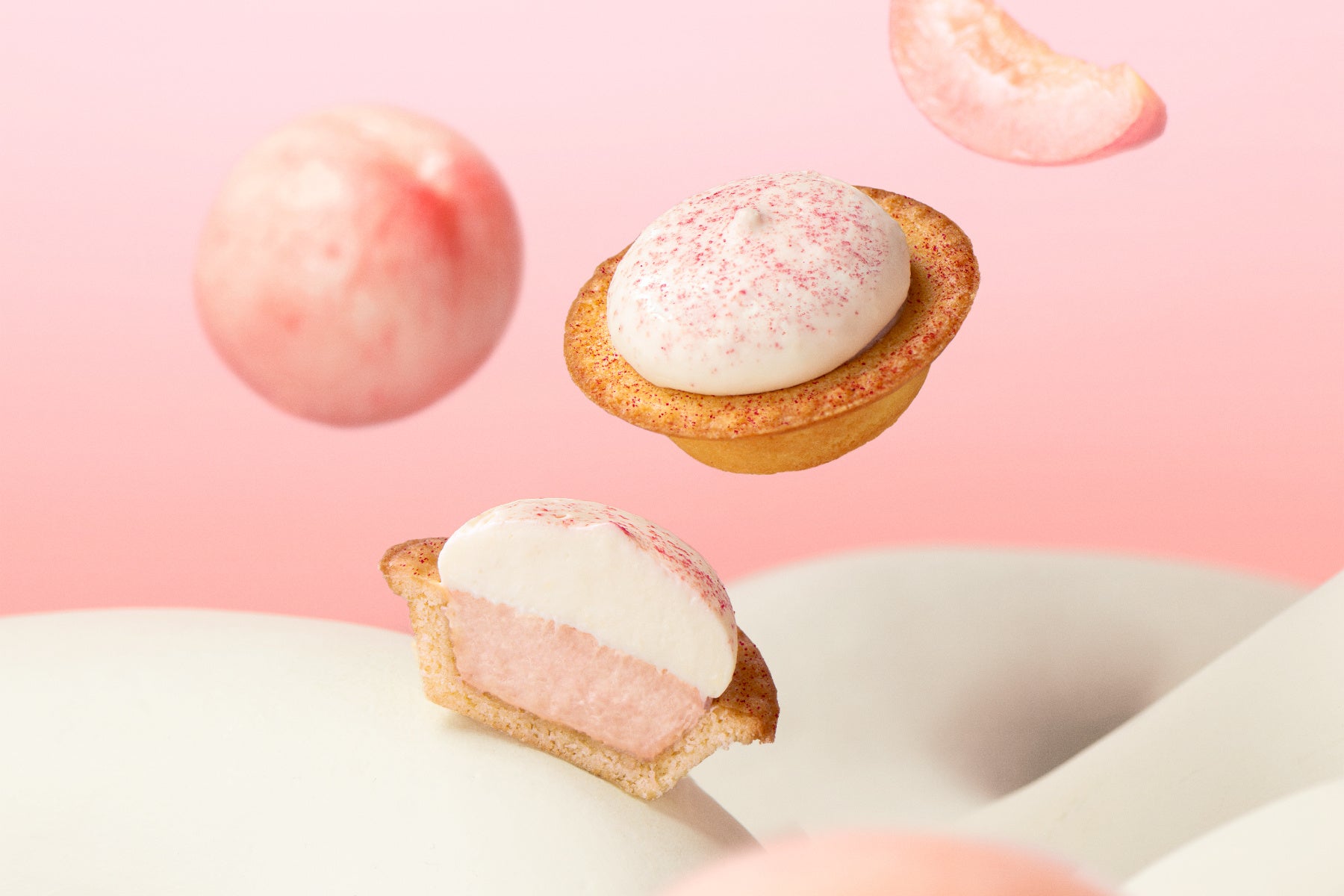 チーズたっぷり “ダブルチーズムース” の極上スイーツ！桃 × ヨーグルトの “フロマージュタルト” が登場