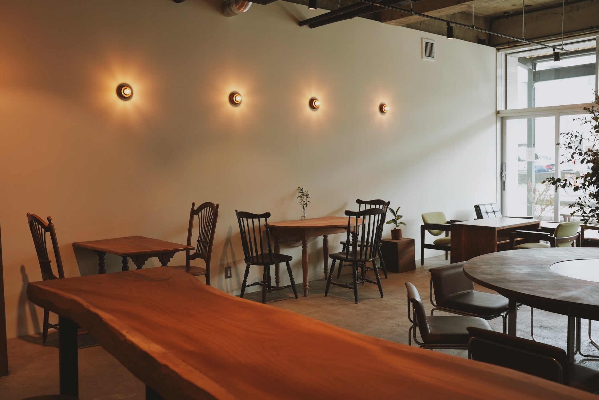 宮崎市街地にカフェバー併設のスモールホテル「sunroom Hotel,cafe,Bar」をオープンしました。