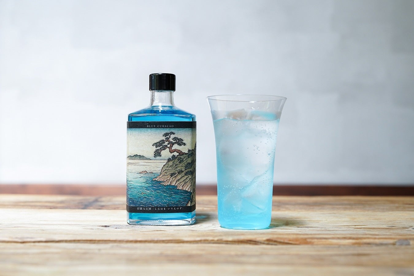 【300本限定】甘くない、大人のための “青いハイボール” という新提案。いつもの家飲みをより上質なおうち時間へ。伊豆産「青橙」の爽快なキレを味わう和のブルーキュラソーが2026年7月1日より発売！