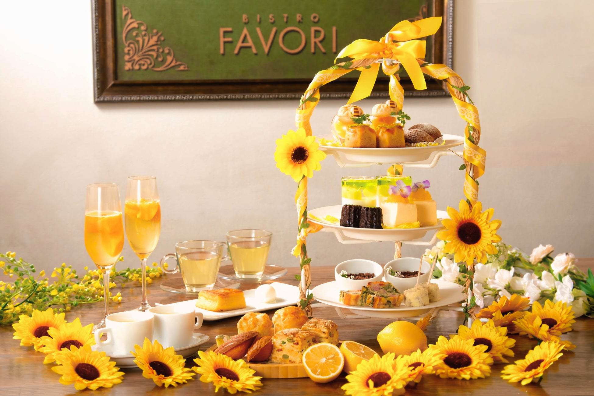 まるでひまわり畑。BISTRO FAVORI代官山の夏限定「ひまわりとハニーのアフタヌーンティー」、始まります。
