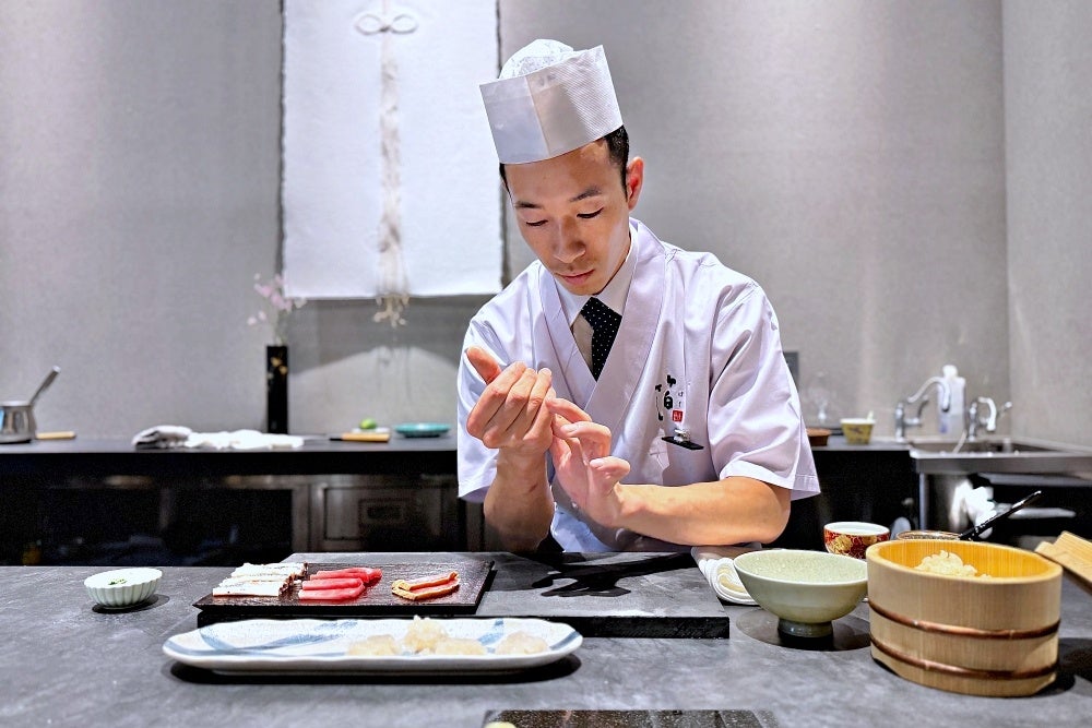 【HAKU 金澤じもの】名店出身の料理人・石坂 朋瑛氏がアムステルダム進出を控え、期間限定でシェフズカウンターに立つ！7月1日から8月8日まで「TEMAE OMAKASE（てまえおまかせ）」を提供