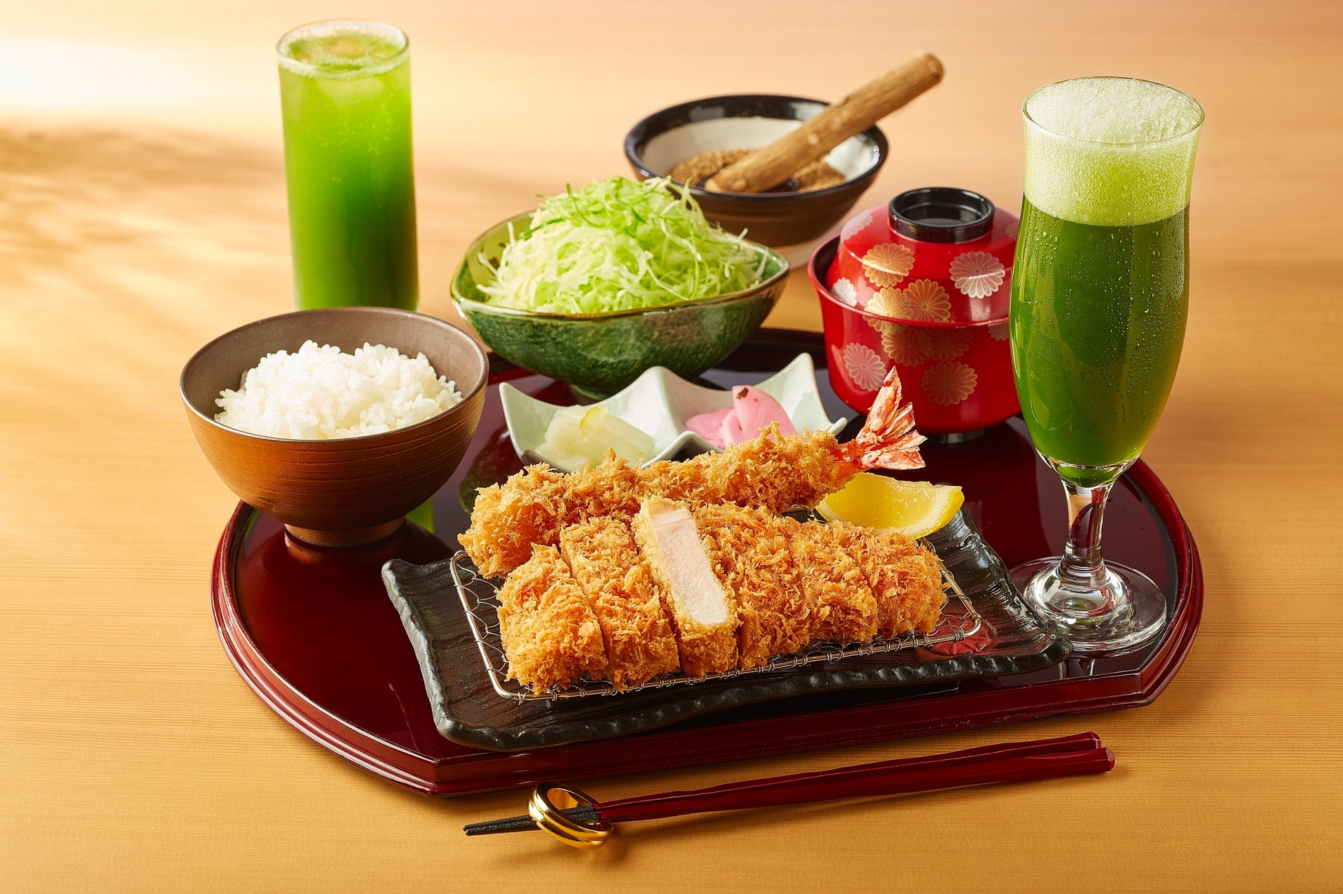 【ファンケル×さぼてん】とんかつをおいしく、もっと健康に。1日分の緑黄色野菜量を使用した「ケール青汁」ドリンクを7月1日（水）から期間限定で販売