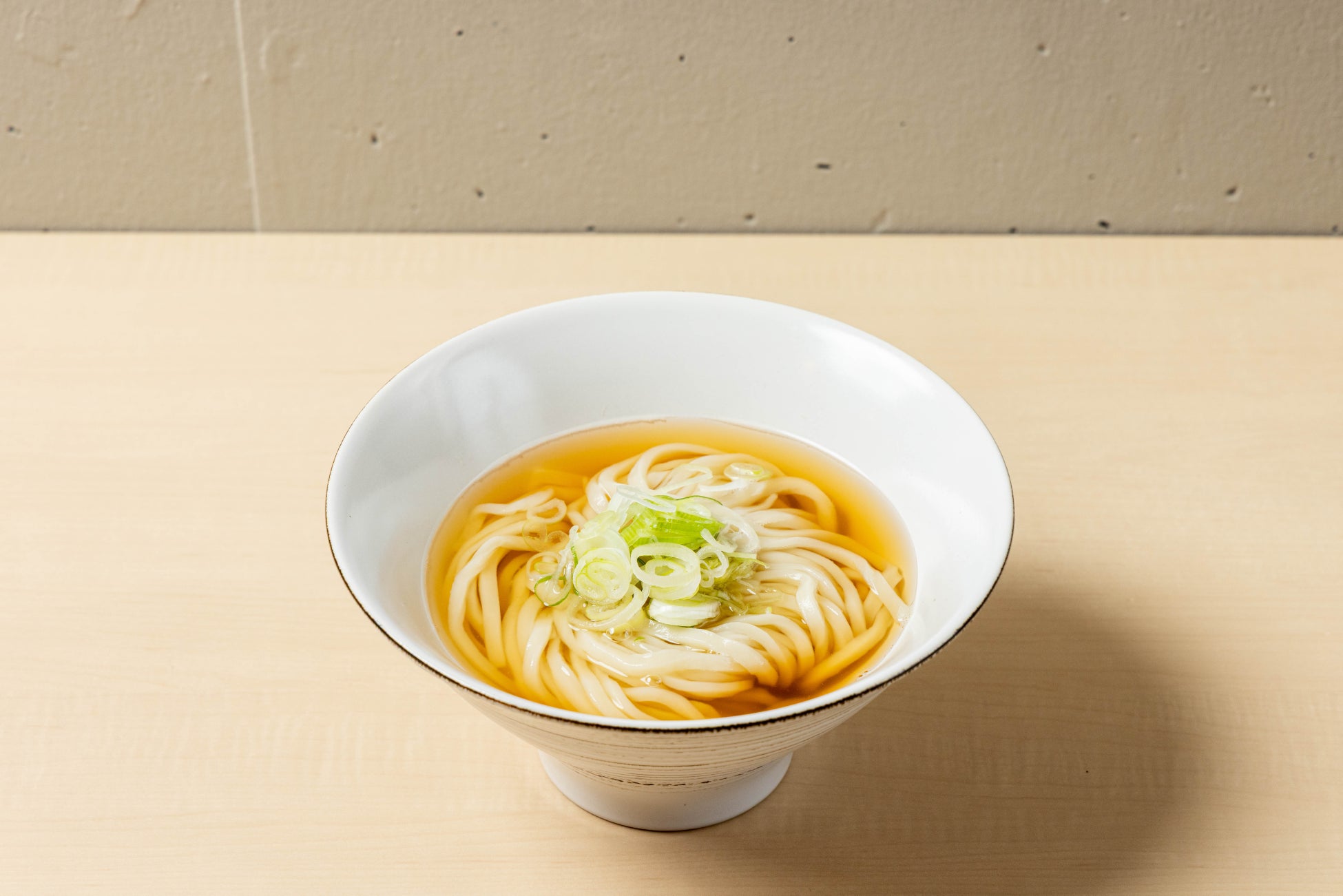 「デザインする、私好みのうどん。」をコンセプトにした新業態『うどん白糸』が目白駅前にグランドオープン