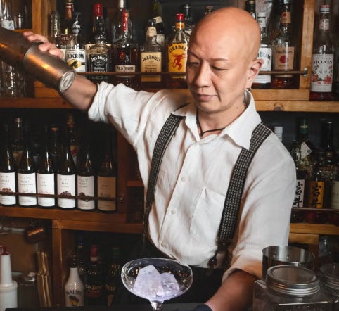 【人気バーテンダーの挑戦】SNSでも大人気のバーテンダー“そうへいまん”が「最高のクラフトコーラ」完成に向けてクラウドファンディングを始動！CAMPFIRE公式パートナーとしてロイヤルマイルが支援！
