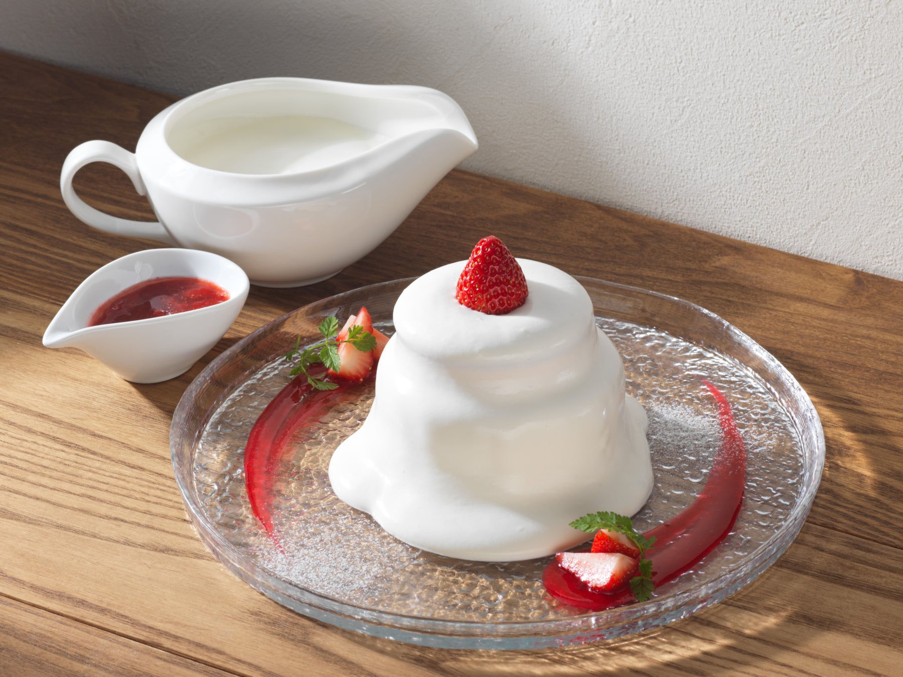 【ルタオ運河プラザ店】店舗スタッフの想いから誕生！朝の小樽を五感で楽しむ、目の前で仕上げる新スイーツ「とろとろプディングショート～35％～」が7月1日（水）より新登場。