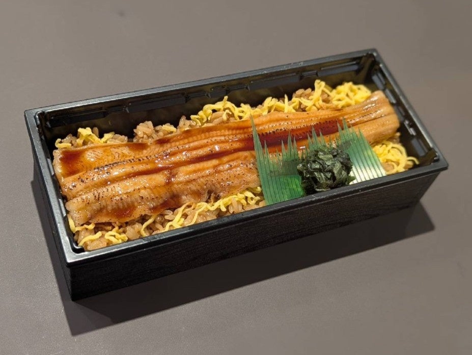 年間10万食以上販売する宮島名物を大阪の日常へ関西初常設店「錦水館 まめたぬき」が、大阪のお客様の声から生まれた新商品『煮あなごめし（1尾）』を販売