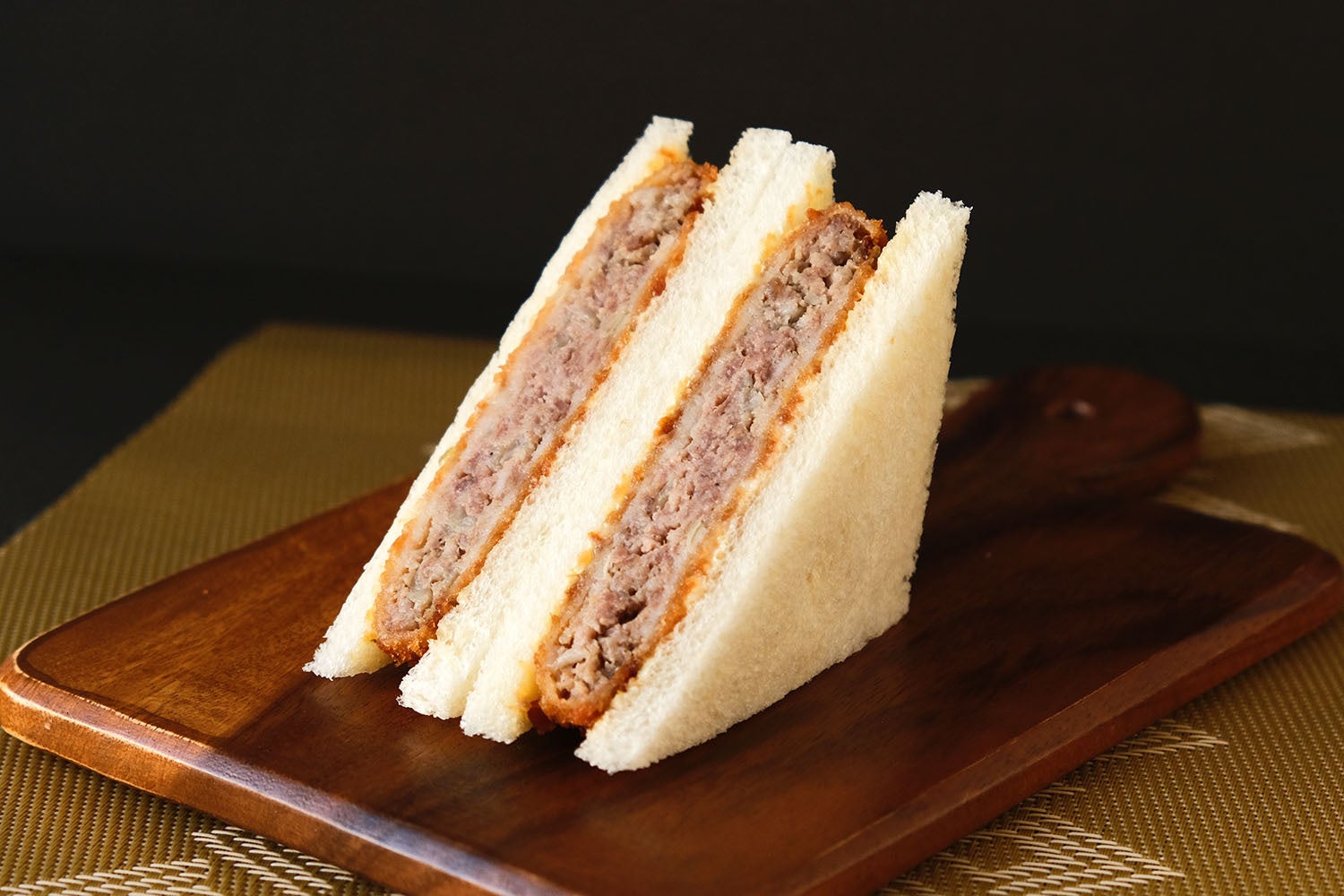 ブランド和牛の旨味溢れる「神戸牛ミンチカツサンド」　彩り豊かな「夏野菜のドライカレー」、懐かしい味わいの「オムそばサンド」など7月1日より夏のスタミナ＆爽やか新作サンドイッチ全5種類登場