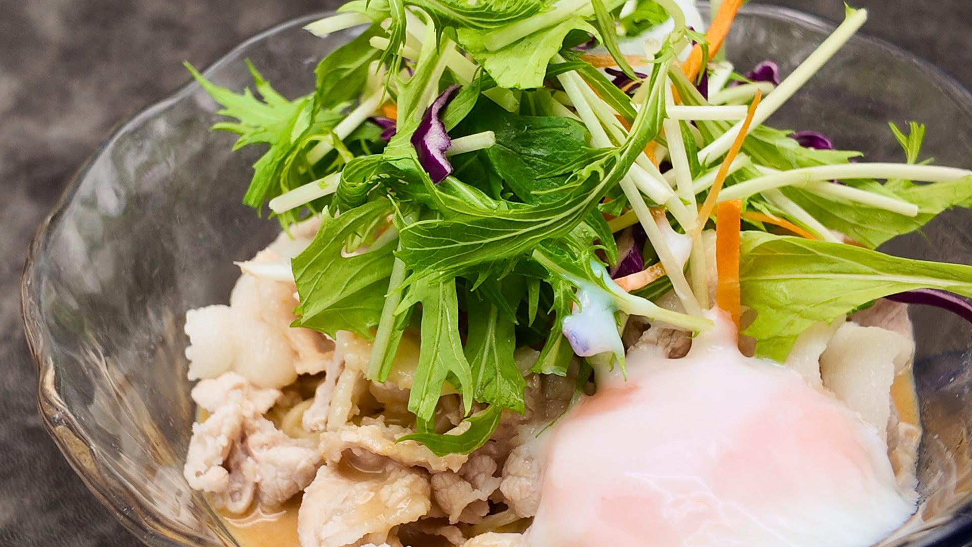 霧島ポークの旨みを味わう贅沢冷麺が登場｜神戸壺中天
