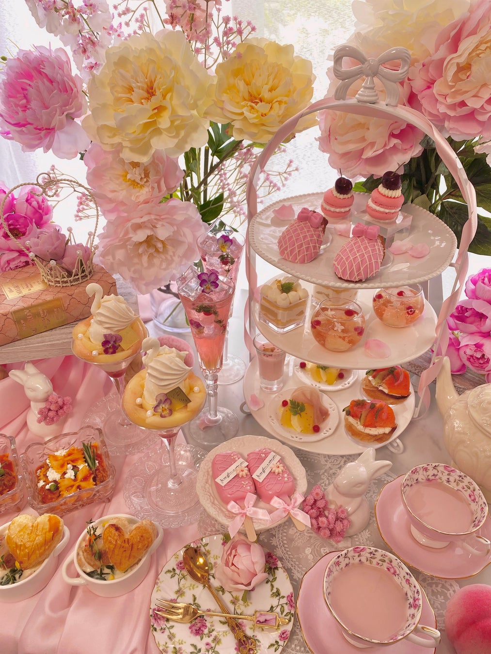 【HAUTE COUTURE CAFE 表参道】白鳥たちが舞うバレエの舞台をイメージした、ピオニー咲き誇る優雅なアフタヌーンティーが登場「Swan Ballet Afternoon Tea」