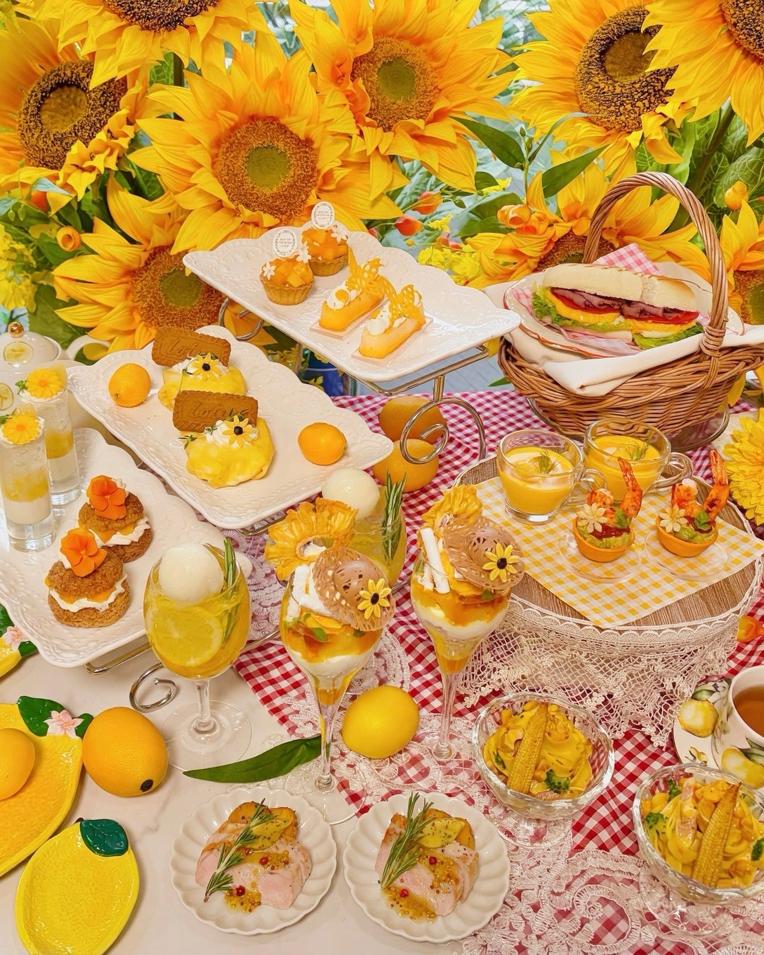 【HAUTE COUTURE CAFE 中目黒】ひまわりに包まれる夏のコテージのような、太陽の恵みたっぷりのアフタヌーンティーが登場！「Sunny Cottage Afternoon Tea」