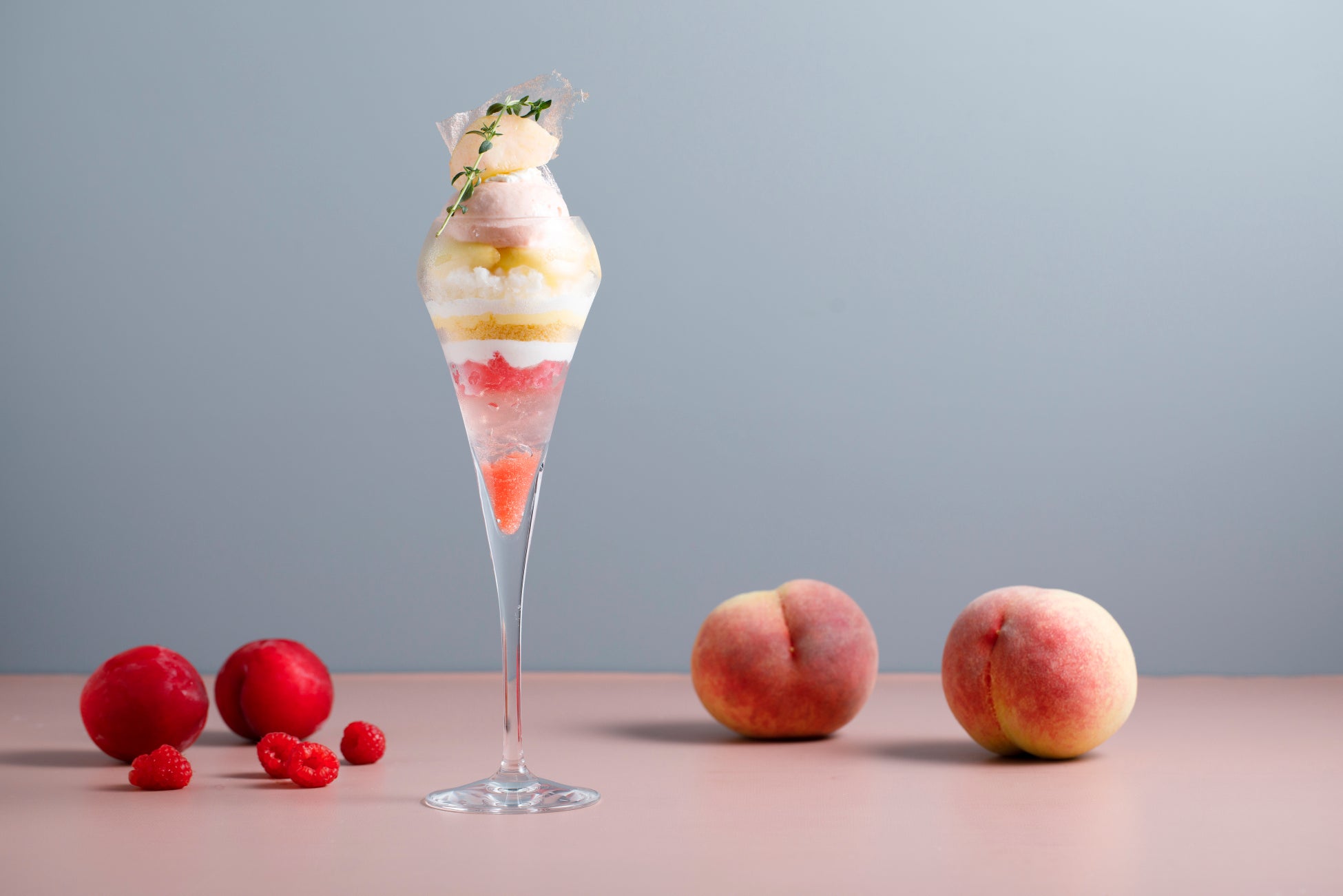 夏の果実を味わう限定スイーツが登場。Puniniから桃のパフェとフローズンスムージー、トロピカルコレクションを発売