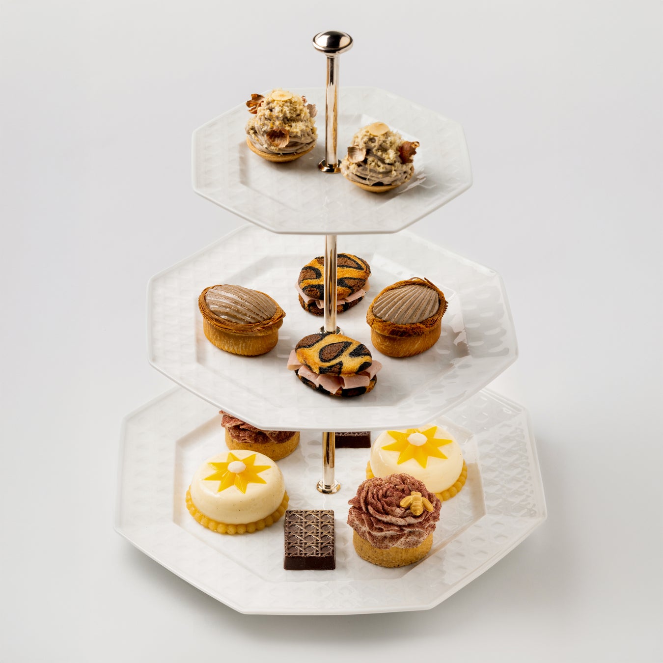 【Dior】「カフェ ディオール by アンヌ=ソフィ－・ピック」美食の芸術性とオートクチュールが融合した至高のアフタヌーンティー