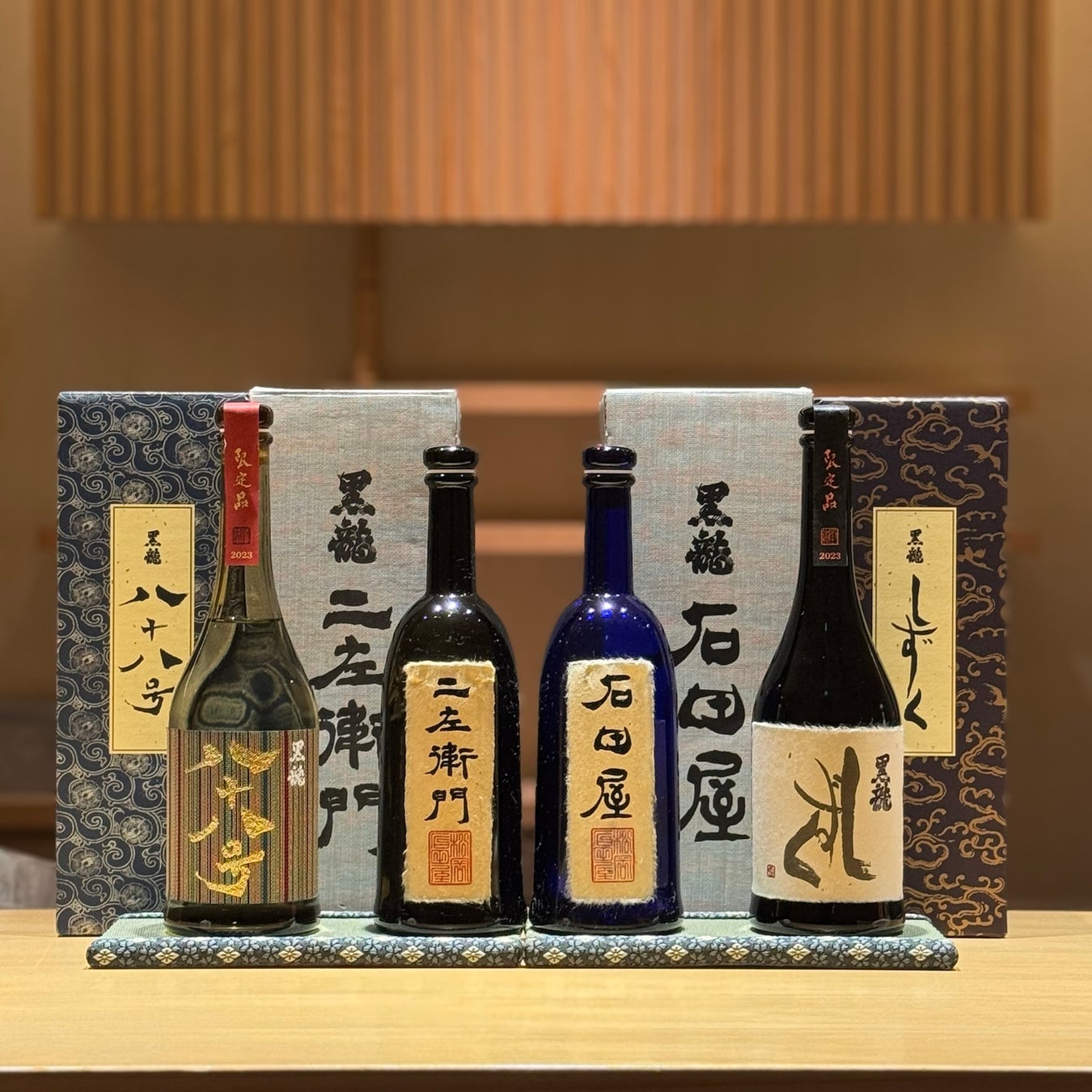 【五反田 鮨 あさひ】幻の”石田屋”、”二左衛門”も！黒龍、全ての貌（かお）を一夜で。黒龍5種飲み比べプランを期間限定提供！本格江戸前寿司と黒龍の“品格”と“香味の幅”を極上体験。