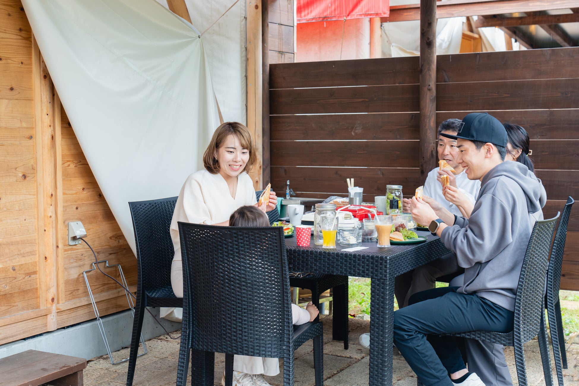 【兵庫県宍粟市】猛暑の夏休みも、冷房完備の客室でひと休み。BBQと室内滞在を楽しむ「日帰りグランピングプラン」