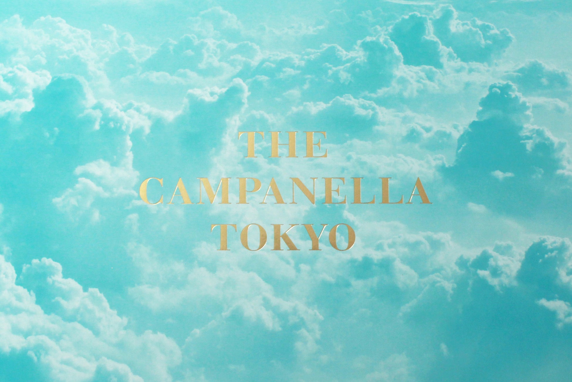 【新発売】「ザ カンパネラ 東京」から空港限定パッケージが登場！旅の始まりの心が踊るような特別な気持ちや、飛行機の窓から見た美しい空の広がりを表現した空港限定デザイン。