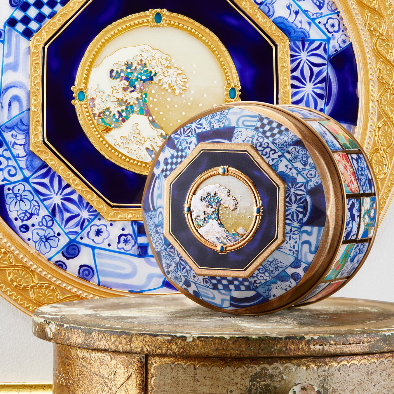 「東京都美術館開館100周年記念　大英博物館日本美術コレクション　百花繚乱〜海を越えた江戸絵画」限定、”浮世絵タイル”と”陶器”がテーマの『The Great Wave 缶』を新発売
