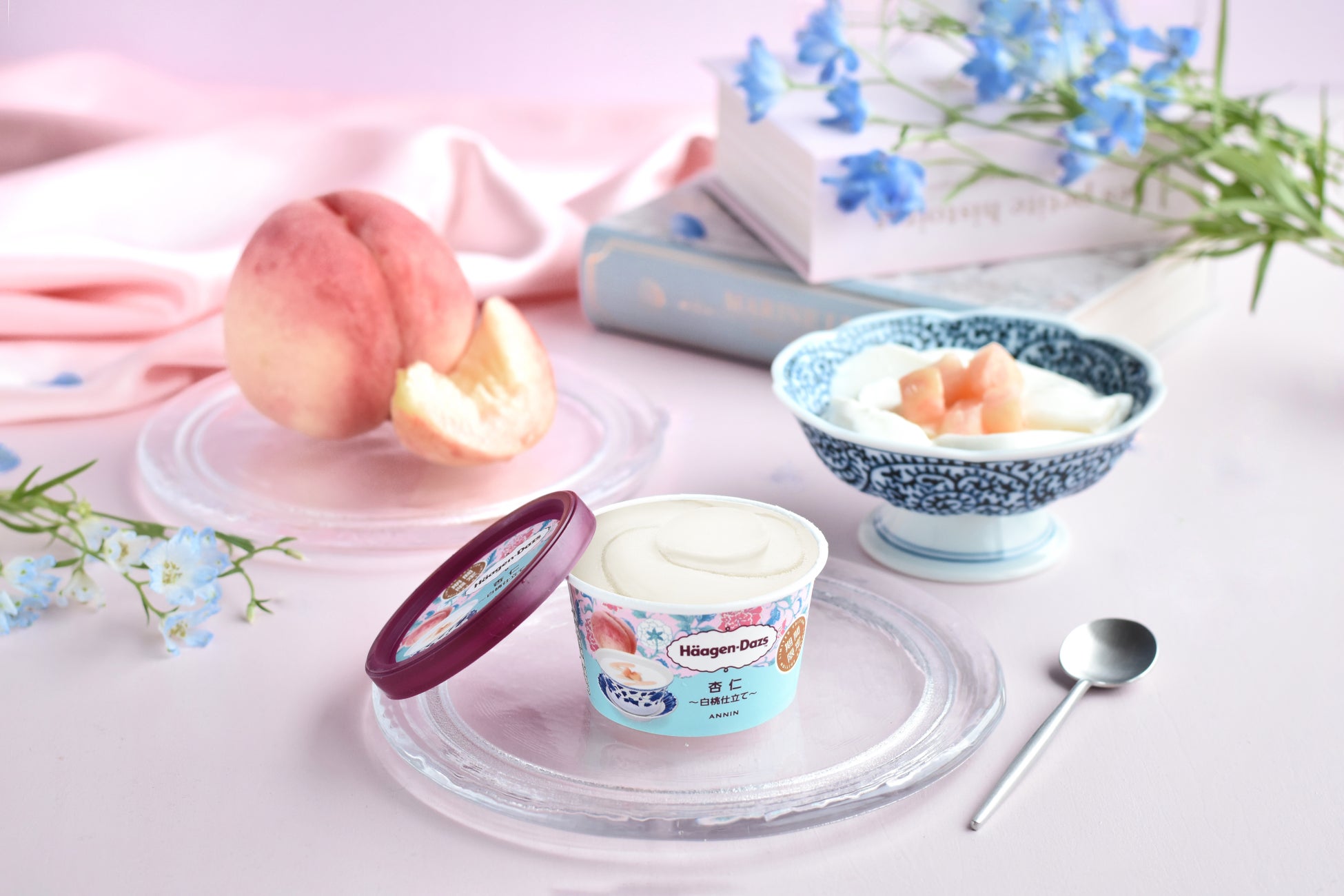 【ハーゲンダッツ】夏にぴったり！　杏仁アイスクリームと白桃ソースが引き立て合う甘美な味わい　ミニカップ『杏仁～白桃仕立て～』　7月21日(火)より期間限定新発売！