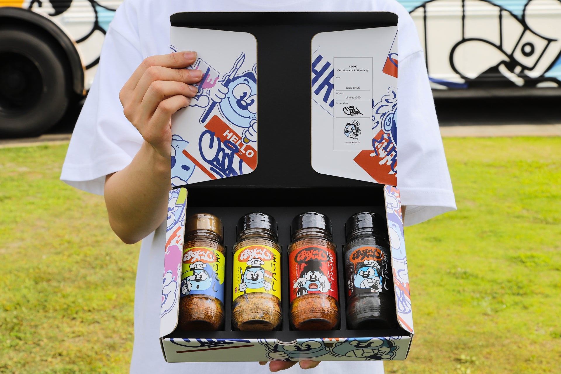 「ほりにし Artist Collection」第3弾！アーティスト「COOK」氏とコラボレーションしたスパイスBOXやアパレル・グッズを7月25日（土）に発売。