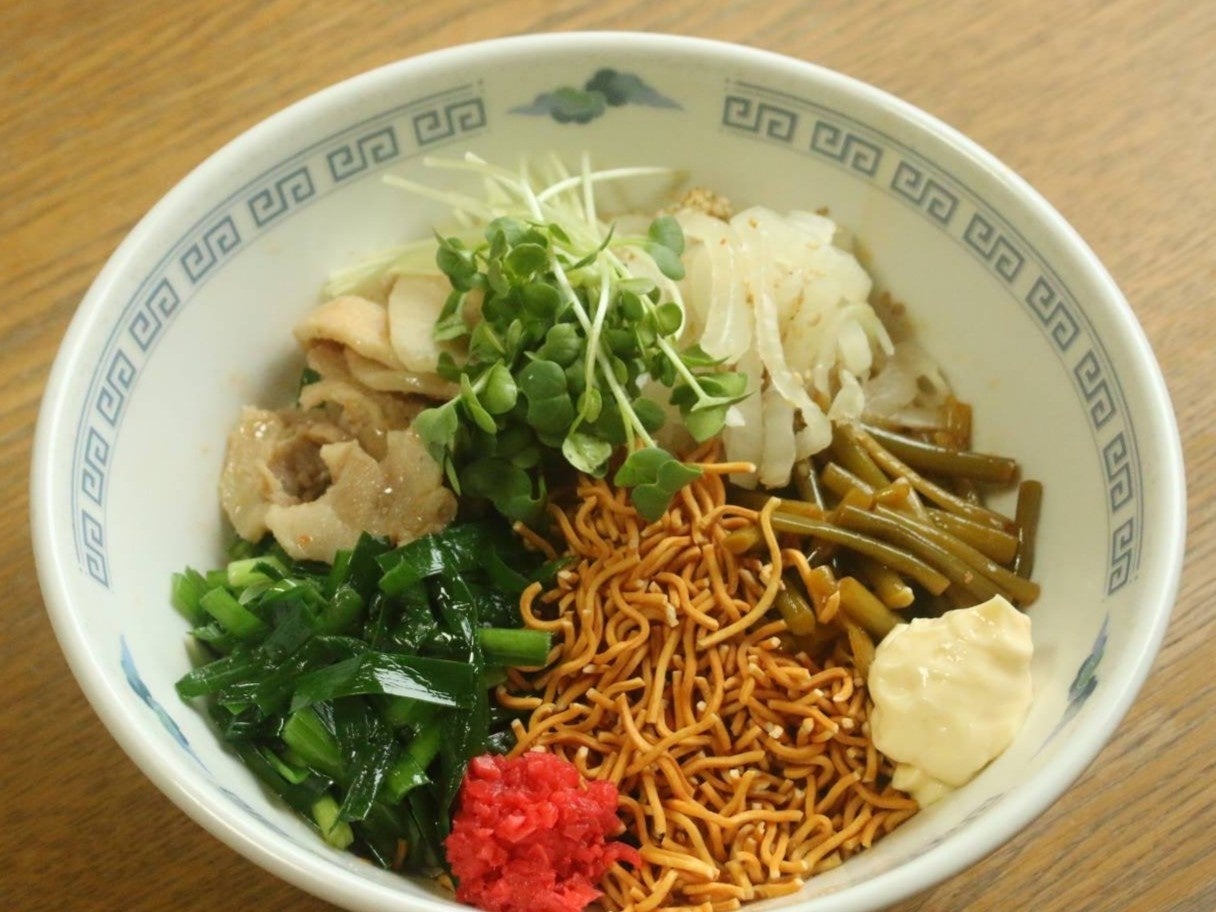 8月2日「ベビースターの日」記念！岩手・花巻のソウルフード「さかえや本店」名物『元祖満州にらラーメン』とのコラボ実現！