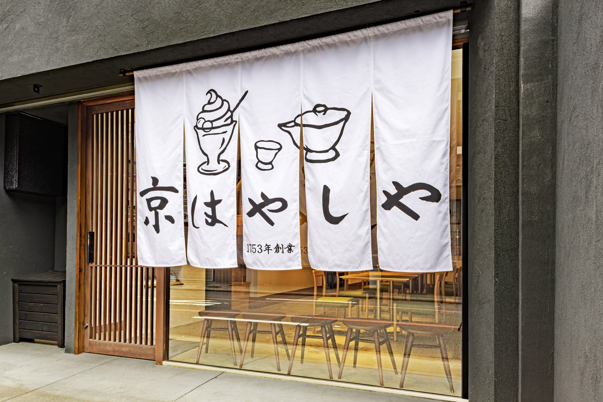元祖抹茶パフェの京はやしや、京都店で「紅茶パフェ」復活――創業273年の老舗が仕掛ける、8月1日リニューアルオープン