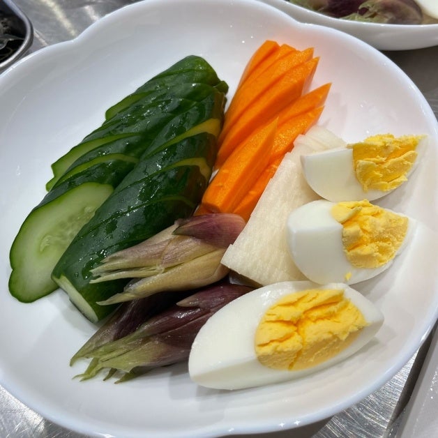 【夏から秋へ】桃のやさしい甘みと、ほうじ茶の香ばしさ。「桃とほうじ茶のあんみつ」を8月中旬より期間限定販売
