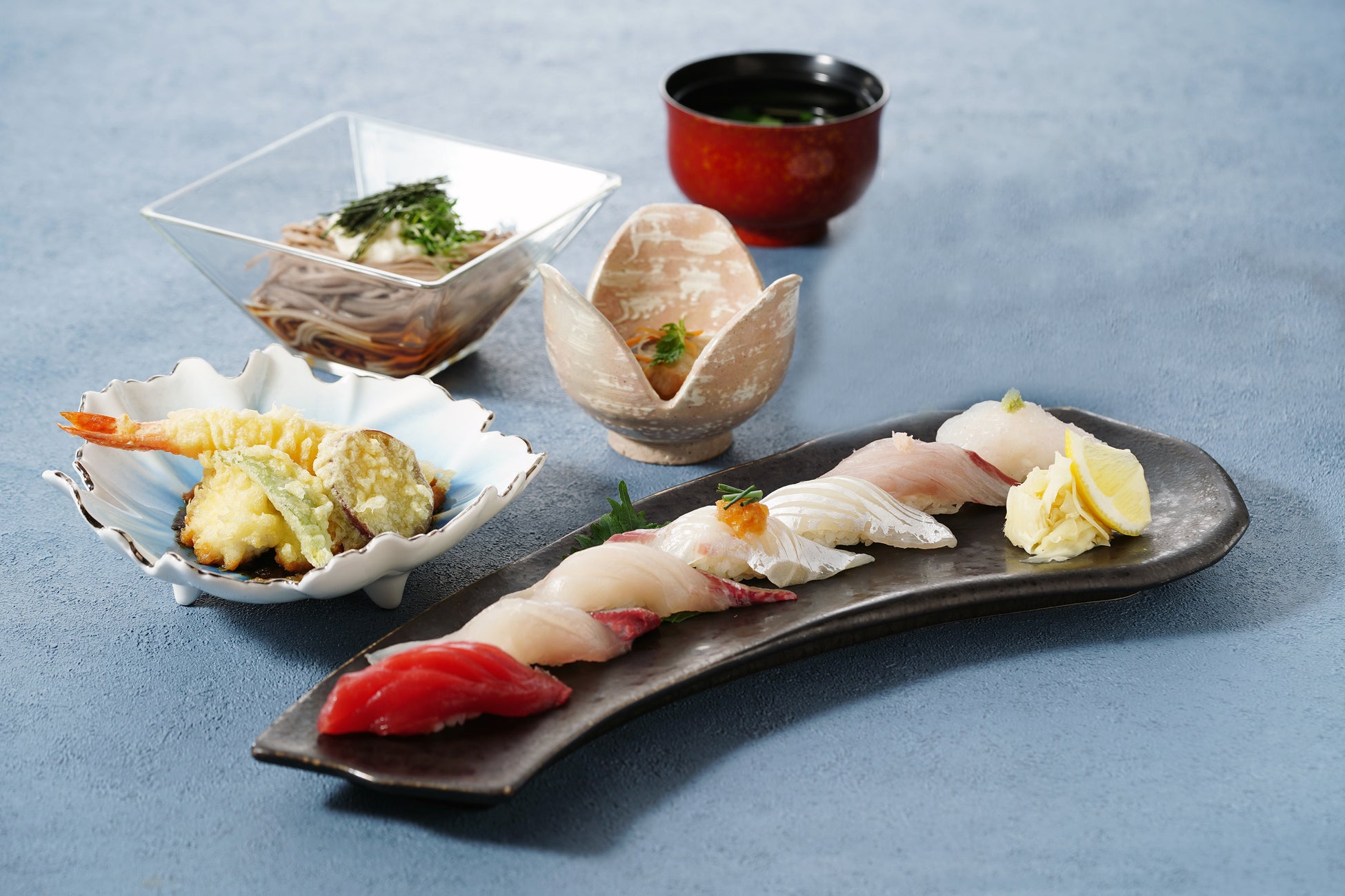 つややかでビジューのような2種のぶどうを味わう「パルフェ レザン～シャインマスカットと巨峰のパフェ～」