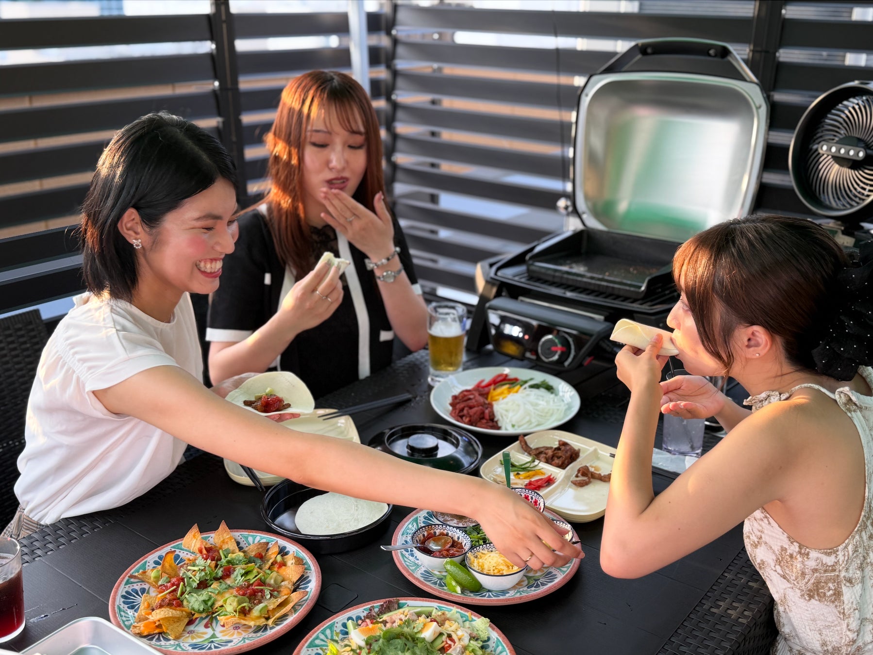 深まる秋色をスイーツで表現した「シャインマスカットと洋梨のアフタヌーンティー」