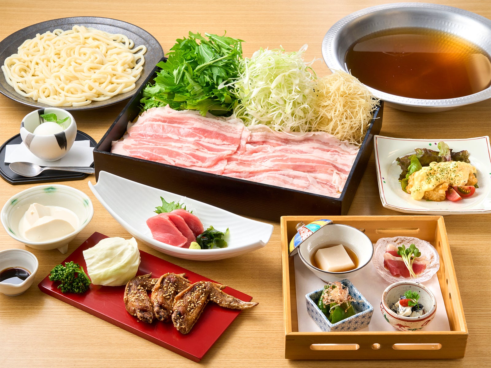 夏の涼を味わう和スイーツ「秀月堂監修 かき氷 バナナ」「 葛切り」が登場