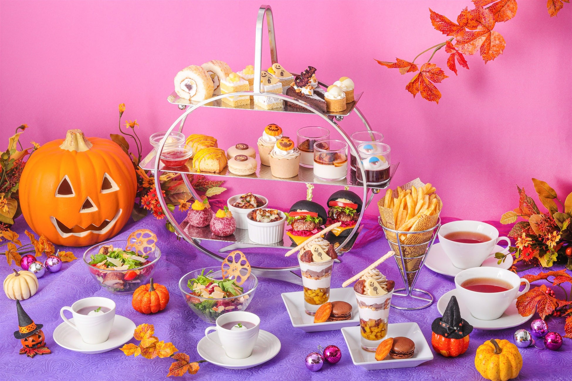秋の味覚に大変身！ホテル最上階で愉しむおばけたちとのハロウィンアフタヌーンティー