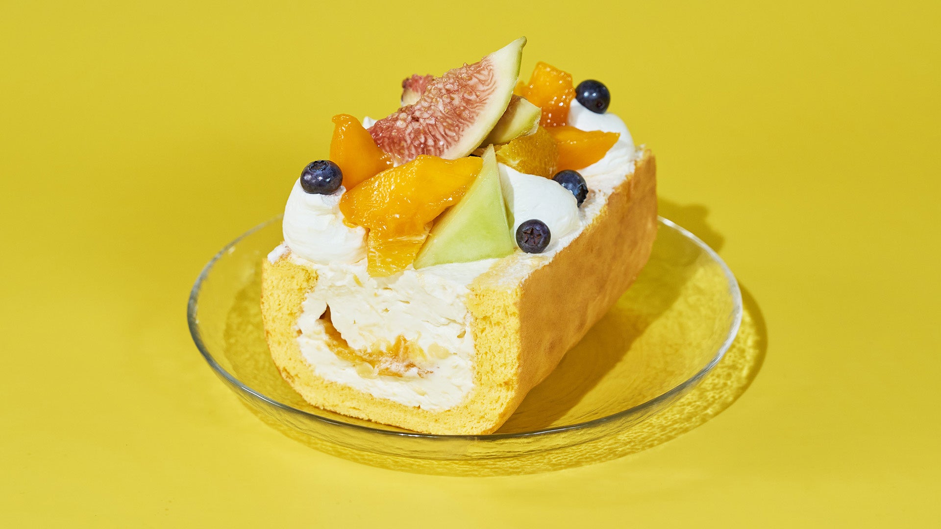 【限定イベント】朝から行列、開店30分で完売も｜「果匠とびくま」が夏のくだもの満載のロールケーキを数量限定で販売。熊谷産の希少マンゴーも使用