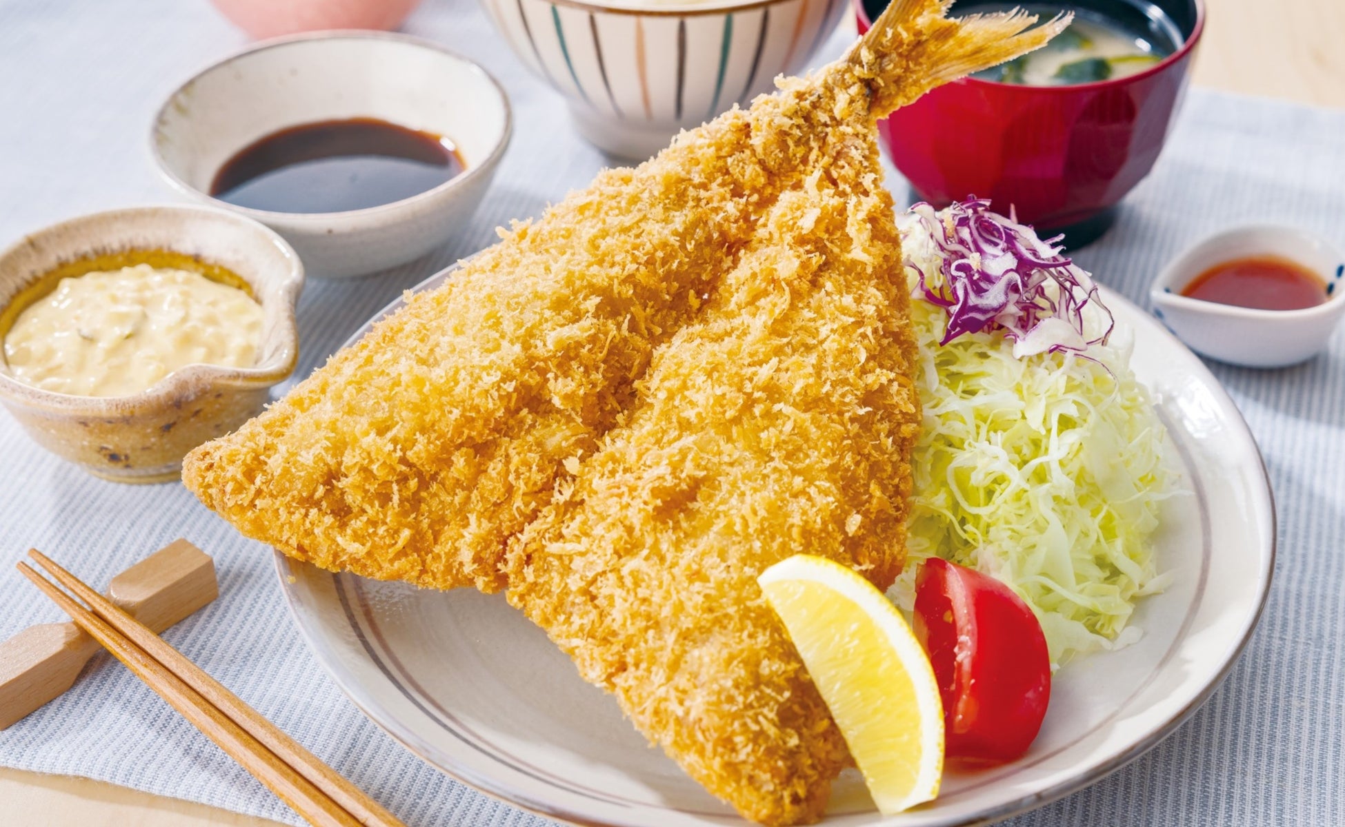 でかい。うまい。約20cmの「真あじの大判あじフライ」3万食限定で今年も登場！8月7日(金)より販売開始