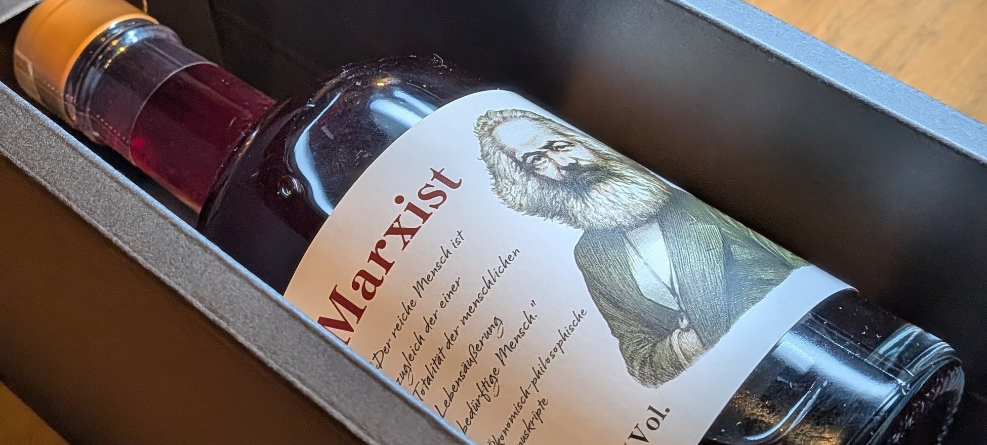 神保町の紙卸業者がつくった「マルクスの思想を飲む酒」“Marxist”（マルキスト）が発売されました