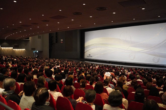 【コープデリ】宝塚歌劇 宙組「親子三世代コープデリ貸切公演」を開催