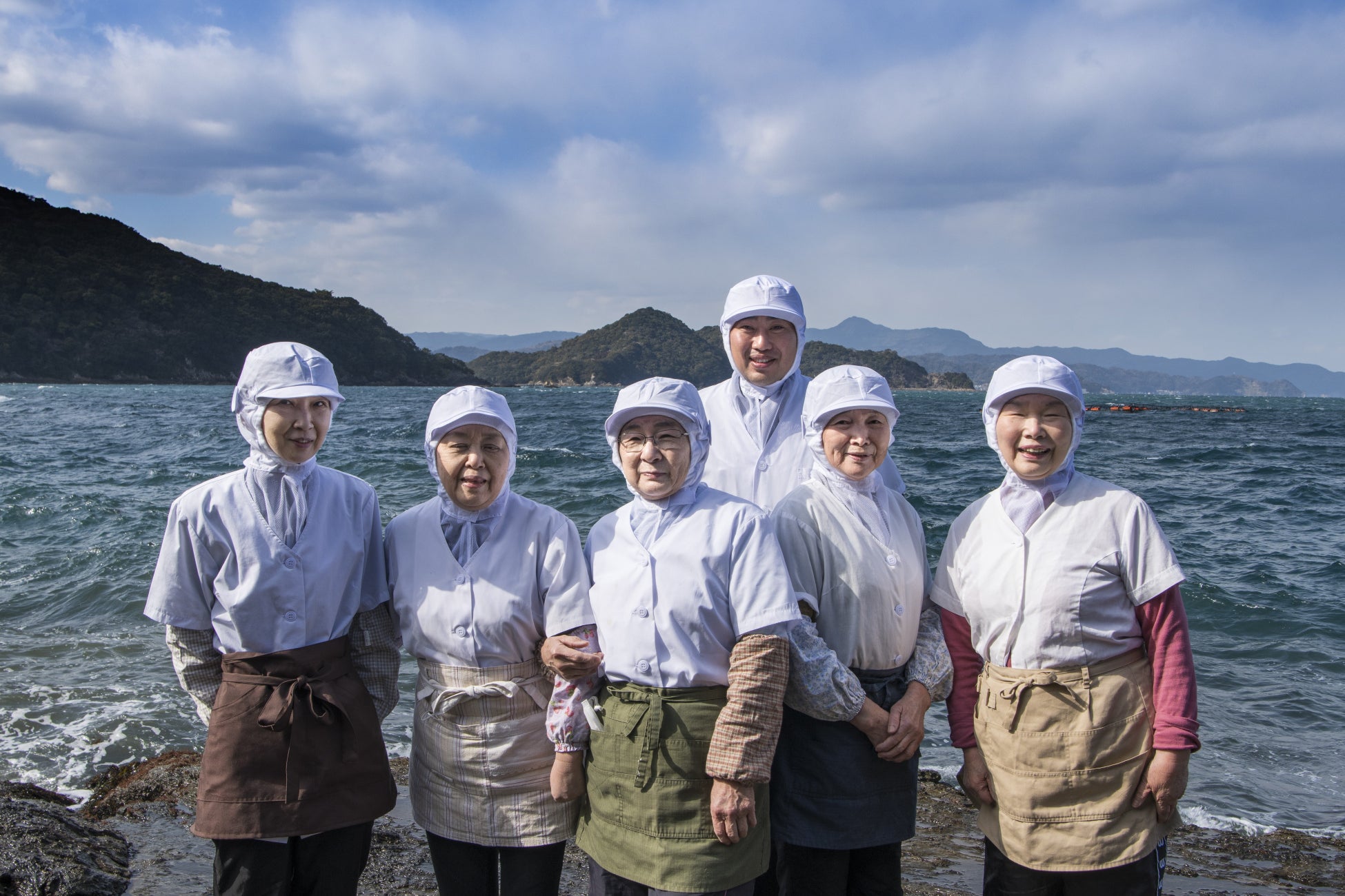 【漁村の食文化を伝える㈱漁村女性グループめばる】郷土料理『ごまだし』に続く新商品『漁師のかっこみ飯』をシーフードショーで初披露
