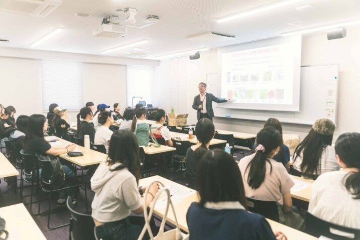 【世代別の飲み会意識を調査】仕事関係の飲み会への参加意向は、若手層が最も高く約5割