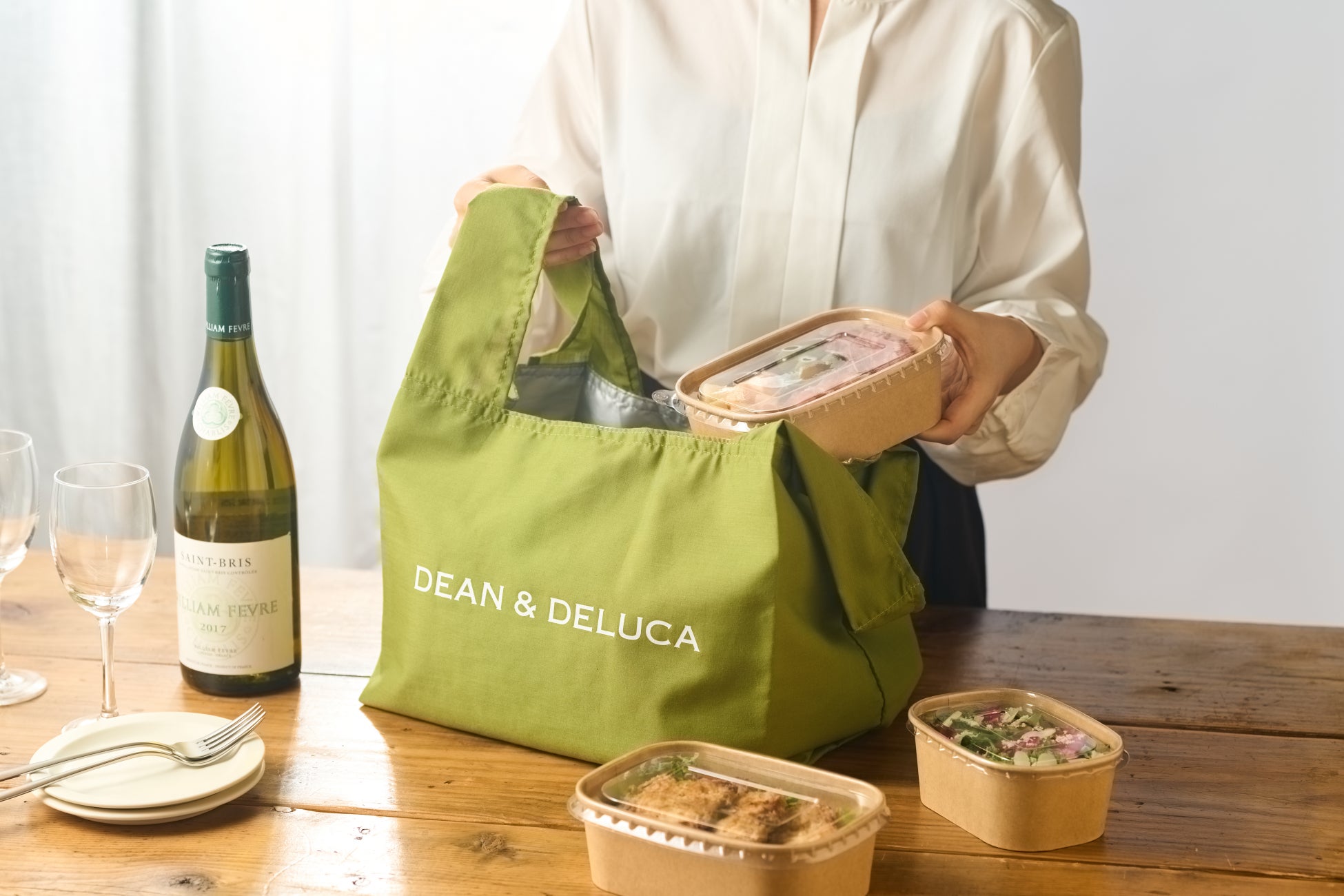 【数量限定】大切なお料理の美しさをキープしながら安定して運べる　OisixとDEAN ＆ DELUCA雑貨初コラボ・ポーチ付きエコバッグ8月27日10時販売開始