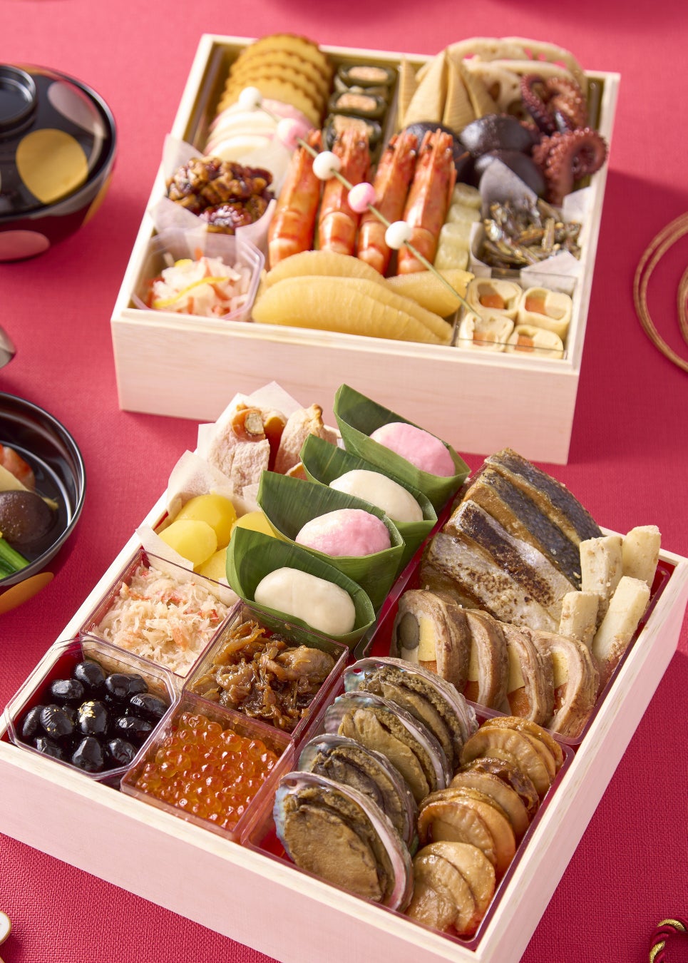チャイナ 梅の花が贈る新春のおもてなし。中華と和食が同時に味わえる2027年和中おせちが予約受付開始！