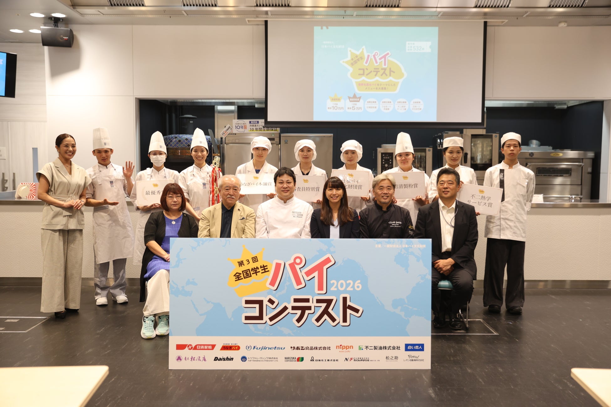 食べる仮装⁉牙や光るロリポップから“ゾンビのゲロ”フレーバーまで！　ちょっぴり怪しい、遊び心あふれるキャンディ　全12種　PAPABUBBLEのカラフル・ハロウィンシリーズ　9月3日より順次発売