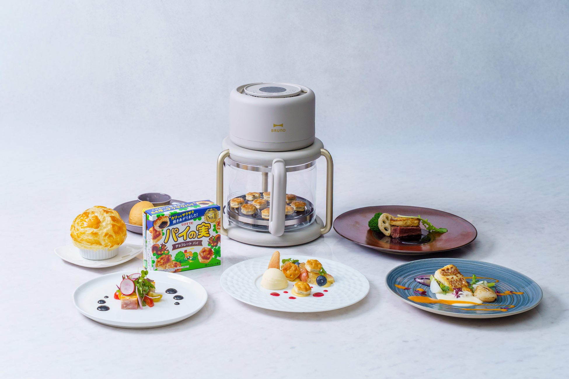 BRUNO「ガラスエアフライヤー」×ロッテ「パイの実」コラボ第２弾！ガラスエアフライヤーで仕上げる“焼きたてパイの実”の特別体験をホテルで提供