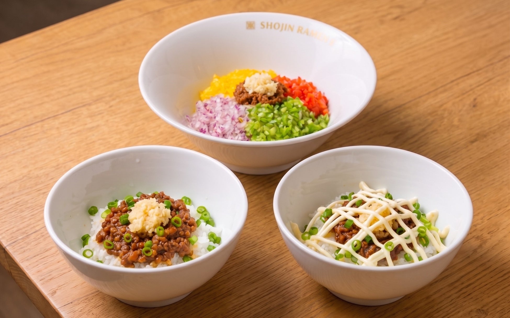 渋谷の「SHOJIN RAMEN 菜」に米由来マイコプロテイン使用の「ミニ肉味噌丼」「ミニ肉味噌マヨ丼」が新登場