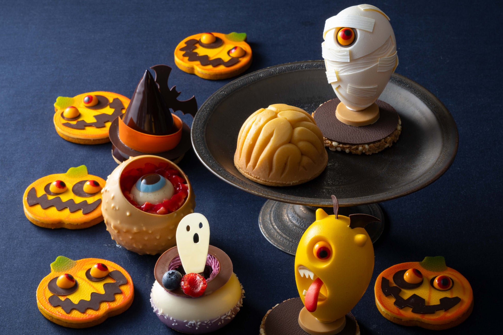 ハロウィンのひとときを贅沢に。ザ・キャピトルホテル 東急、パティシエ渾身の大人の遊び心をくすぐる独創的なスイーツコレクションを発表